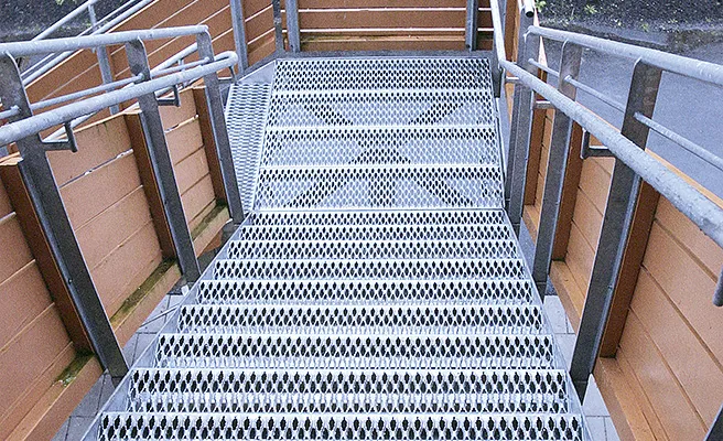 Grip Strut Grating for Warehouse Mezzanines - anti-slip safety grating close-up