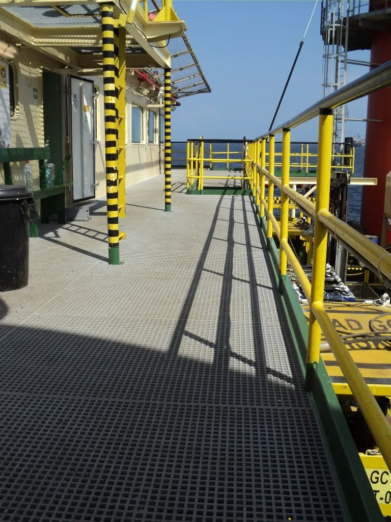 Grip Strut Grating for Offshore Platforms - anti-slip safety grating close-up