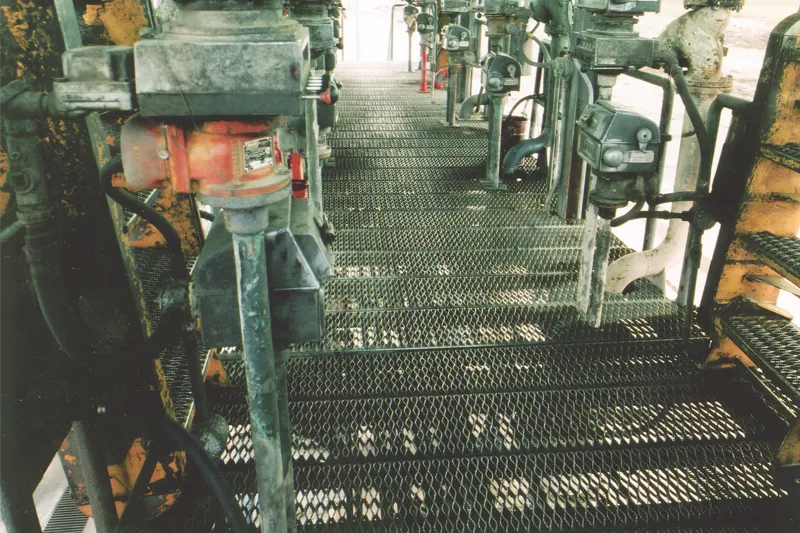 Grip Strut Grating for Power Plant Walkways - anti-slip safety grating close-up