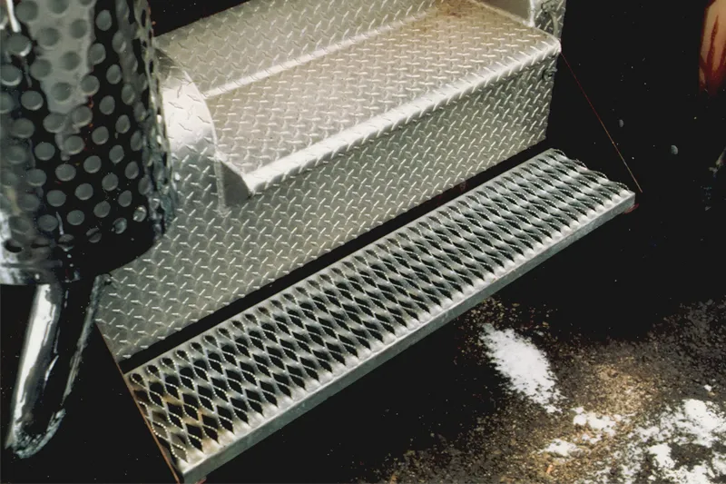 Grip Strut Grating for Trailer Ramps - anti-slip safety grating close-up